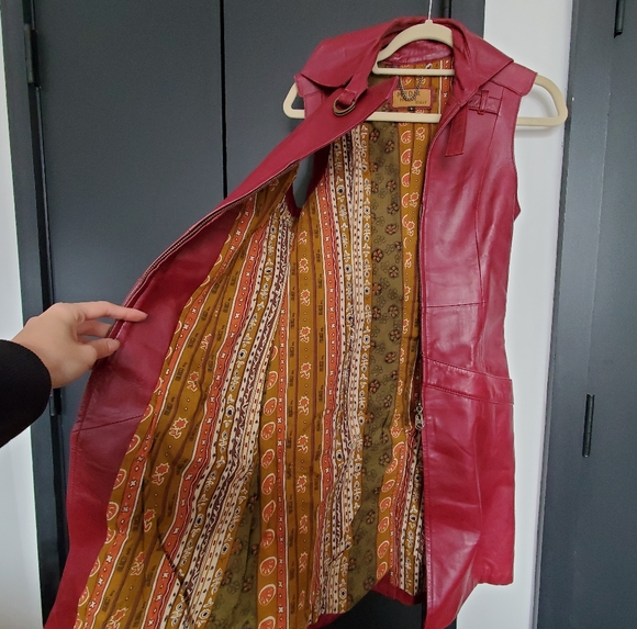 Knee length vintage Leather Vest - Picture 2 of 8